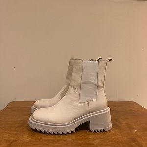 Steve Madden Lug Sole Boot (40)